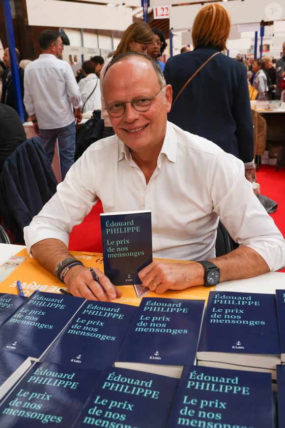Edouard Philippe à la Hall Georges Brassens de Brive-la-Gaillarde pour la 43 ème Foire du Livre de Brive, le 8 novembre 2025. © Jean-Marc Lhomer/Bestimage