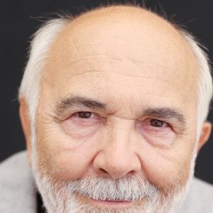 "Les élèves m’appelaient Attila à cause de ma moustache et de l’autorité que j’essayais d’avoir" se souvenait il, en 2021, dans Le parisien - Aujourd'hui en France...

Gerard Jugnot lors du Festival du Cinéma et Musique de Film à La Baule, France le 30 juin 2023. Photo par Jerome Dominé/ABACAPRESS.COM