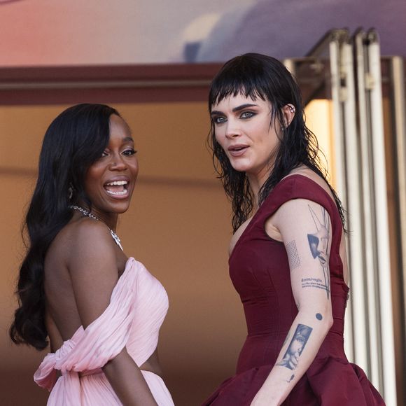 Aja Naomi King et Cara Delevingne - Montée des marches du film "The history of sound" lors du 78ème Festival International du Film de Cannes, au Palais des Festivals à Cannes. Le 21 mai 2025. © Jacovides-Moreau / Bestimage