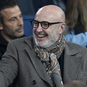Frank Leboeuf - Célébrités des les tribunes lors du match aller du quart de finale de Ligue des champions entre le PSG et Aston Villa (3-1) au Parc des Princes à Paris le 9 avril 2025. © Cyril Moreau/Bestimage
