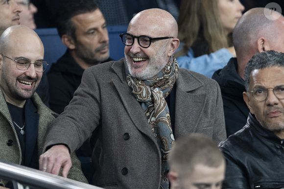 Frank Leboeuf - Célébrités des les tribunes lors du match aller du quart de finale de Ligue des champions entre le PSG et Aston Villa (3-1) au Parc des Princes à Paris le 9 avril 2025. © Cyril Moreau/Bestimage