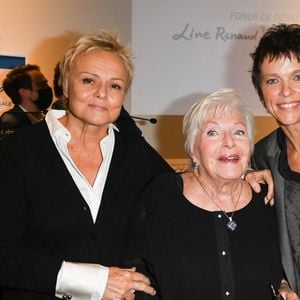 Muriel Robin, Line Renaud (Présidente du Fonds de Dotation) et Anne Le Nen - Remise du prix "Fonds de dotation Line Renaud-Loulou Gasté" pour la recherche médicale à la Maison de la Recherche à Paris. © Coadic Guirec/Bestimage