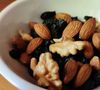 Invité du podcast The Diary of a CEO, un spécialiste du microbiote a rappelé que les fruits à coque avaient longtemps été injustement critiqués en raison de leur teneur en matières grasses.

© Pratik Bachhav / Unsplash