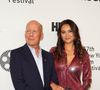 Emma Heming indique alors : "Donner aux filles un peu d'espace avec Bruce et leur permettre de s'éloigner de lui contribue également à les préparer à sa mort".

Bruce Willis et sa femme Emma Heming Willis - Les célébrités lors de la première du film 'Brooklyn Affairs' à l'occasion de la 57ème édition du Festival du Film de New York, le 11 octobre 2019.
©STARMAX / BESTIMAGE