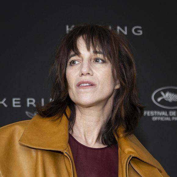 En ce jour, Kate Barry aurait eu 59 ans. À l'occasion de cet anniversaire, Charlotte Gainsbourg retrace sa vie en images.

Photocall Kering Women in Motion Talk avec Charlotte Gainsbourg à l'hôtel Majestic lors du 78ème Festival International du Film de Cannes.

© Olivier Borde / Bestimage