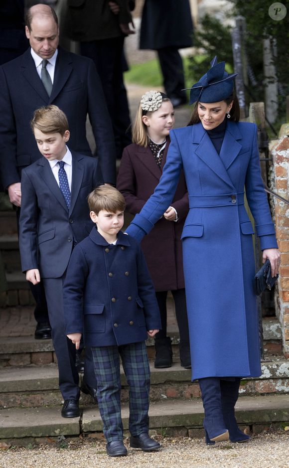 Le prince William, prince de Galles, et Catherine (Kate) Middleton, princesse de Galles, avec leurs enfants le prince George de Galles, la princesse Charlotte de Galles et le prince Louis de Galles - lors de la messe de Noël à Sandringham le 25 décembre 2023 AGENCE / BESTIMAGE