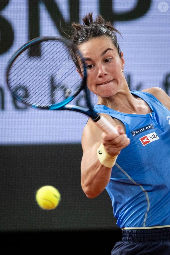 Cette dernière a éliminé la Russe Mirra Andreeva, pourtant 6e mondiale.

La française Loïs Boisson remporte le quart de finale face à M.Andreeva lors des internationaux de France de Tennis de Roland Garros 2025 (Jour 11), à Paris, France, le 4 juin 2025. © Jacovides-Moreau/Bestimage