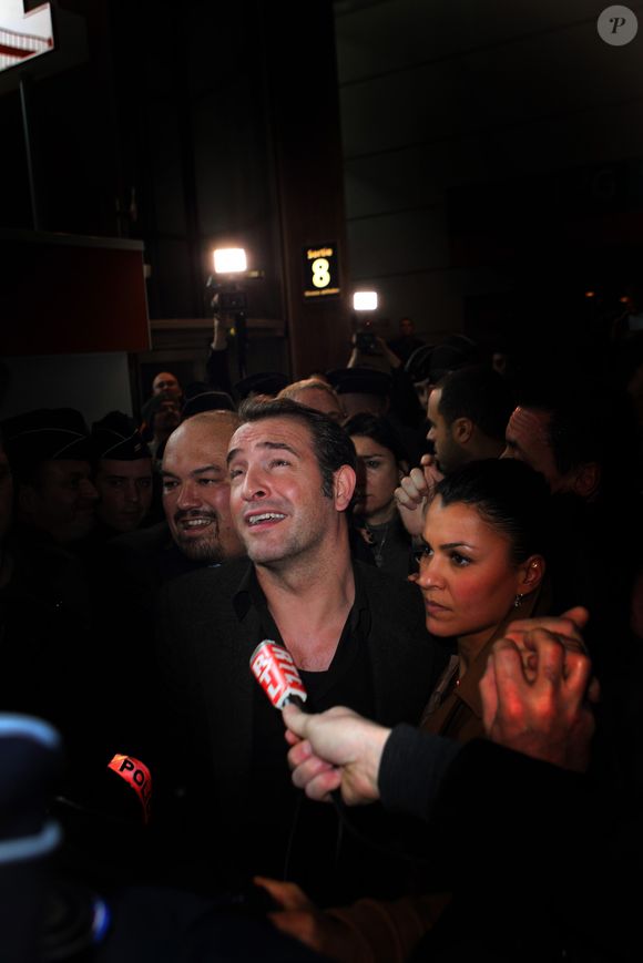 Jean Dujardin rentrant de Los Angeles en 2012 avec son Oscar
©AGENCE / BESTIMAGE