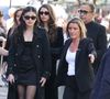 Les jeunes femmes avaient elles-mêmes annoncé la disparition de leur mère, exprimant leur profonde tristesse face à cette perte. 

Shana et Cylia Chasman, filles de la défunte, et leur père Steven Chasman, ex-mari de la défunte - Arrivées aux obsèques de Nadia Farès en l'église Saint-Jean-de-Montmartre à Paris, le 24 avril 2026. N.Farès est décédée le 17 avril 2026 quelques jours après un "incident cardiaque" survenu le 12 avril 2026 dans la piscine du complexe sportif, Blanche (9ème).