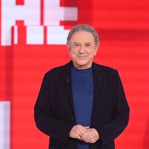 Côté travail, tout va bien pour Michel Drucker
Exclusif - Michel Drucker lors de l'enregistrement de l'émission Vivement dimanche édition spéciale intitulée 'Sagas familiales' au studio Rive gauche, présentée par M.Drucker et diffusée le 27 septembre sur France 3, à Paris, France, le 22 septembre 2026. © Guillaume Gaffiot/Bestimage