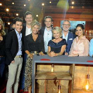 Connue pour son amour des objets anciens et son regard d’expert dans ""Affaire conclue", cette figure appréciée du public traverse aujourd’hui une épreuve douloureuse...

Exclusif - Sophie Davant entourée par Anne-Catherine Verwaerde, Stephane Vanhandenhoven, Caroline Margeridon, Damien Tison, Gerald Watelet, Diane Chatelet, François Cases Bardina, Pierre François Garcier et Alexandra Morel. © Guillaume Gaffiot / Bestimage