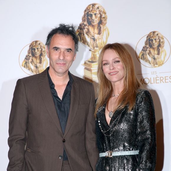 Vanessa Paradis et son mari Samuel Benchetrit (auteur et metteur en scène de la pièce « Maman » dans laquelle Vanessa est nominée) - 33ème « Nuit des Molières » aux Folies Bergère à Paris le 30 Mai 2022. © Bertrand Rindoff / Bestimage