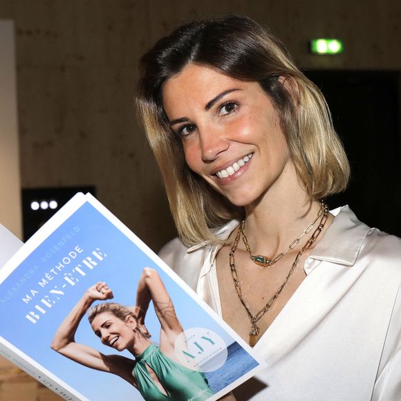 Alexandra Rosenfeld (Ma Méthode Bien-Etre - Editions Robert Laffont) au "Festival du Livre de Paris 2022" au Grand Palais Éphémère de Paris, le 23 avril 2022.

© Cédric Perrin/Bestimage