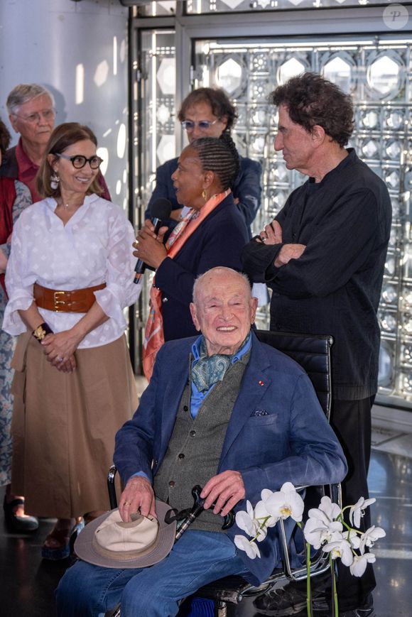 Sabah Abouessalam et Edgar Morin ont écrit de nombreux livres ensemble.

Sabah Abouessalam, Christiana Taubira, Jack Lang et Edgar Morin assistent à un rassemblement pour célébrer le 103e anniversaire d'Edgar Morin, un jour après (c'est le 8 juillet), à l'Institut du monde arabe, à Paris, France, le 9 juillet 2024. 

Photo par Ammar Abd Rabbo/ABACAPRESS.COM