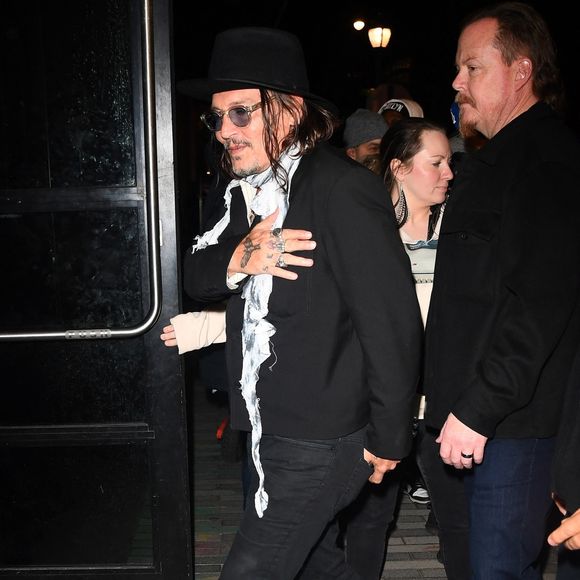 Il sera à l'affiche de "Day drinker", prévu en salles en 2026.

Johnny Depp salue ses fans à son arrivée à la salle de concert City Winery à New York, après une apparition surprise lors de l’événement "People Have the Power: A Celebration of Patti Smith" au Carnegie Hall.



Photo : Backgrid USA / Bestimage