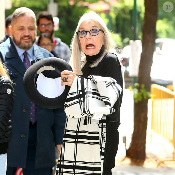 Diane Keaton semble terrifiée de voir des photographes à l'extérieur de The View, New York City, NY, USA le 9 mai 2023. Photo by Christopher Peterson/Splash News/ABACAPRESS.COM