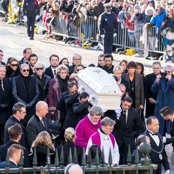 Hoda Roche, Françoise Thibaud, Jean-Claude Darmon, Pierre Billon, Nicole Sonneville, Maxim Nucci (Yodelice), Line Renaud, Anne Le Nen, Thierry Chassagne, Claude Lelouch - Arrivées des personnalités en l'église de La Madeleine pour les obsèques de Johnny Hallyday à Paris. Le 9 décembre 2017