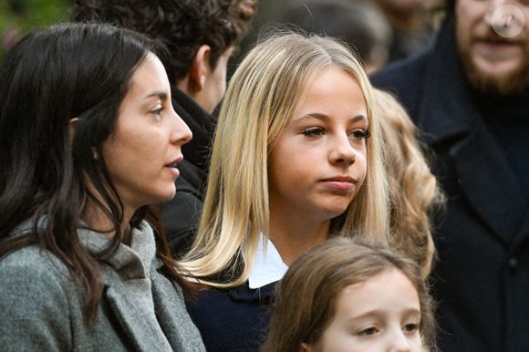Jessica Sebaoun et Giulia Sarkozy - Le clan Sarkozy à la sortie du domicile de Nicolas Sarkozy domicile parisien avant son incarcération à la prison de La Santé à Paris, France,  © Bestimage