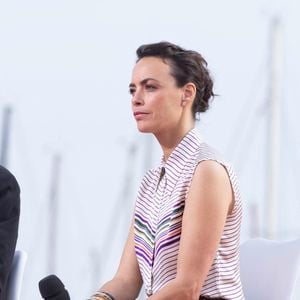 Bérénice Bejo sur le plateau de l'émission "Spéciale Cannes", présentée par D.Burki et diffusée sur Culture Box, lors du 75ème Festival Internationale du Film de Cannes. Le 18 mai 2022
© Jack Tribeca / Bestimage