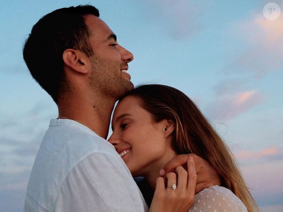 Ensemble, les tourtereaux ont donné naissance à deux enfants : des garçons. Et cela avant qu'Ilona Smet ne passe le cap de la trentaine...

Ilona Smet annonce ses fiançailles avec Kamran Ahmed sur Instagram. Photo publiée le 6 septembre 2021.