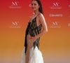 Cette pièce brodée et ornée de plumes a nécessité plus de 430 heures de travail.

Marion Cotillard au Théâtre de la Gare du Midi lors de la Cérémonie d'ouverture du Festival international du film de Biarritz - Nouvelles Vagues 2026, le 23 juin 2026.  © Jean-Marc Lhomer / Bestimage