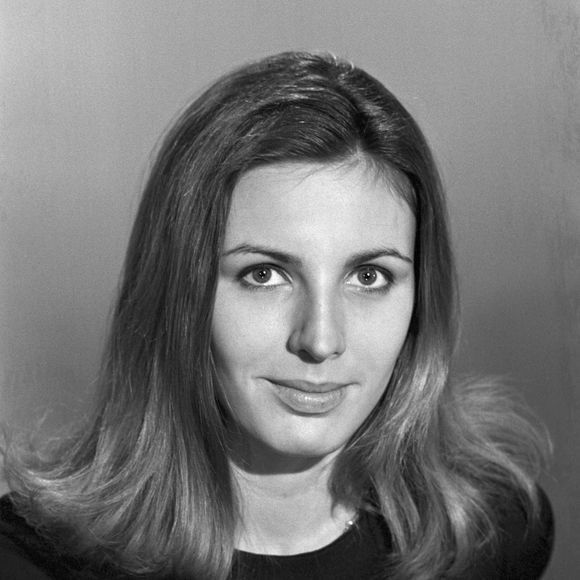 En France, à Paris, la speakerine Evelyne Dhéliat dans les studios de la première chaîne de l'ORTF. Le 25 octobre 1968
© Jean Lenoir via Bestimage