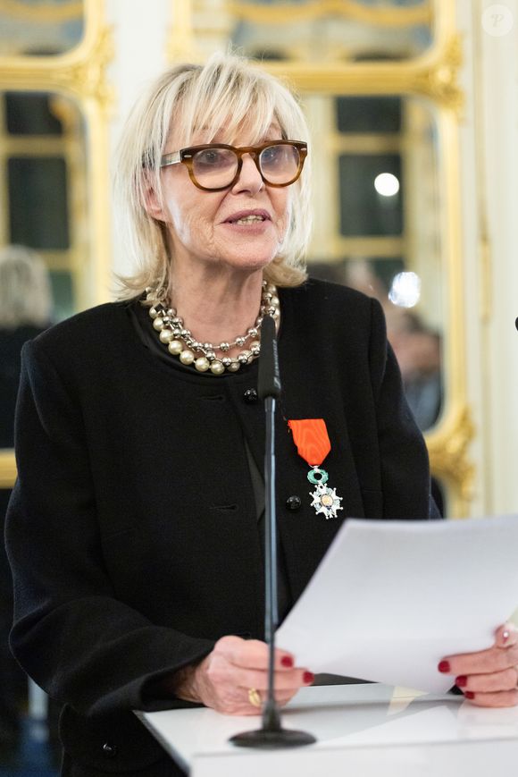 Chantal Ladesou - Rachida Dati remet à Chantal Ladesou les insignes de Chevalier de la Légion d'Honneur au ministère de la Culture à Paris le 2 février 2026. © Cyril Moreau / Bestimage