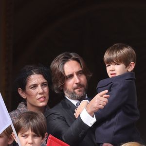 Séparation - Charlotte Casiraghi et Dimitri Rassam sont séparés - No Tabloids - Raphaël Elmaleh, Charlotte Casiraghi, Dimitri Rassam et leur fils Balthazar Rassam - La famille princière au balcon du palais lors de la Fête Nationale de la principauté de Monaco le 19 novembre 2022.

© Dominique Jacovides / Bruno Bebert / Bestimage