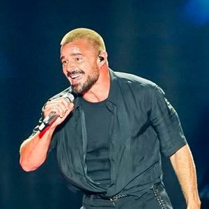 Toutefois, malgré la panique générale et les conseils de ses proches, l'interprète a choisi de remonter sur scène pour honorer son public.
Ricky Martin a fasciné la foule à guichets fermés au Polo Field de Buenos Aires, le 17 avril 2025.
© 2026 RS Fotos/The Grosby Group