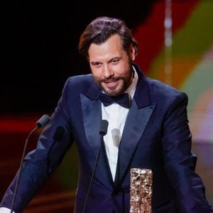 Le chef des lieux, Alexandre Gauthier, a fièrement partagé des images de l'artiste posant joyeusement à table avec son précieux trophée.

Laurent Lafitte (montre Jaeger-LeCoultre) (Meilleur acteur dans La Femme la plus riche du monde) lors de la 51ème cérémonie des César à l'Olympia à Paris, France, le 26 février 2025 © Borde-Jacovides/Bestimage