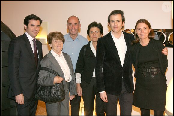En août 2024, Ginette Moulin, avait passé la main du holding familial Motier à son gendre Philippe Houzé, assisté des petits-enfants Nicolas Houzé, Guillaume Houzé et Arthur Lemoine,

Ginette Moulin avec Nicolas Houzé, Didier Krzentowski, Clémence Krzentowski, Christiane  et Guillaume Houzé lors de l'inauguration de l'exposition "Aujourd'hui plus qu'hier et moins que demain aux Galeries Lafayette à Paris en 2009
©BERTRAND RINDOFF PETROFF / BESTIMAGE