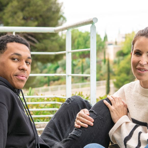 Exclusif - Sandrine Diouf et son fils Isaac posent dans leur maison à Marseille, France, le 16 janvier 2021. © Jean-René Santini/Bestimage