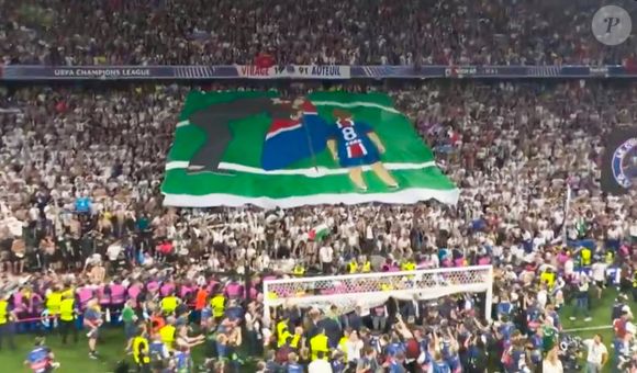 Info - Après le triomphe du PSG en Ligue des champions, les supporteurs parisiens ont rendu hommage à Xana la fille de Luis Enrique, décédée à l’âge de 9 ans en 2019 - Le magnifique tifo des supporters du PSG en hommage à Xana avec son Luis Enrique (coach du PSG) lors de la Finale de la Ligue Des Champions 2025 "PSG - Inter Milan" à l'Allianz Arena de Munich, le 31 mai 2025.