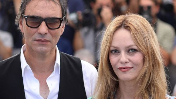 Vanessa Paradis et Samuel Benchetrit liés depuis plus longtemps qu'on ne le pensait, l'acteur confirme