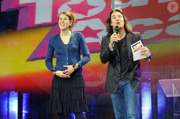 Nicole Ferroni et Jeremy Ferrari se produisent en direct lors du spectacle 'On N'Demande Qu'a En Rire' au Casino de Paris, France le 6 juin 2012. Photo Nicolas Briquet/ABACAPRESS.COM