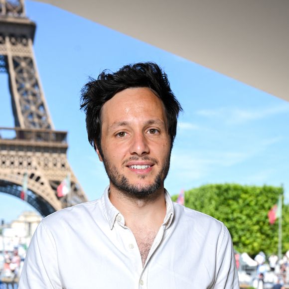 Il y a quelques jours, Vianney a fait une annonce aussi inattendue que surprenante dans ce milieu.

Exclusif - Vianney dans la tente VIP lors du Longines Paris Eiffel Jumping au pied de la Tour Eiffel sur le Champ-de-Mars à Paris, France

© Perusseau-Veeren/Bestimage