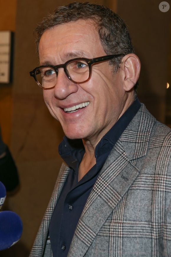 "On lit un nombre de conneries sur Internet ! Méfiez-vous des fake news !", ajoute le comédien.

Dany Boon -  Première cérémonie des "Auguste de l'humour" récompensant les spectacles de stand up comedy et les performances humoristiques, à la salle "Nouveau Siècle" à Lille, dans le nord de la France, le 3 février 2025. © Stéphane Vansteenkiste/Bestimage