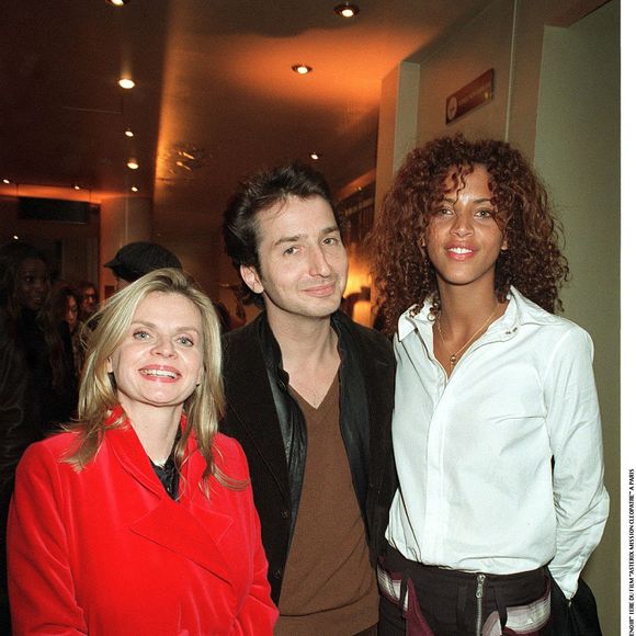 Isabelle Nanty, Edouard Baer et Noémie Lenoir. Première du film "Asterix mission Cléopâtre" à Paris, janvier 2002.