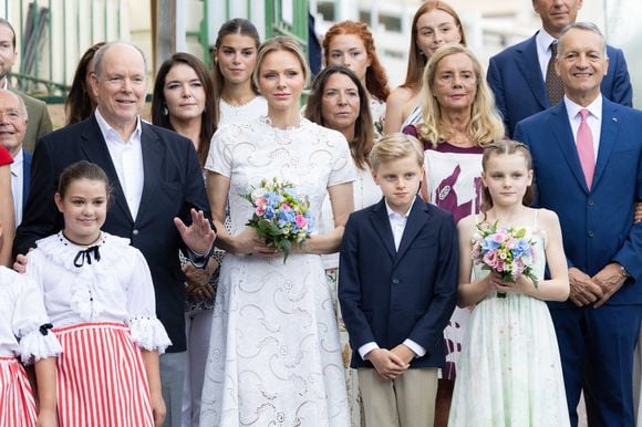 Albert et Charlene de Monaco étaient présents pour le premier jour de leurs enfants en CM2

Albert et Charlene de Monaco, le prince Jacques (marquis des Baux) et la princesse Gabriella (comtesse de Carladès) lors du pique-nique U Cavagnetu au parc Princesse Antoinette à Monaco le 6 septembre 2025. © Olivier Huitel/Pool Monaco/Bestimage