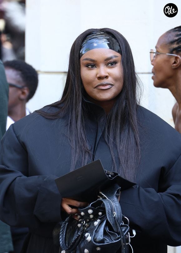 Yseult - Arrivées au défilé Balenciaga Collection Haute Couture Automne/Hiver lors de la Fashion Week de Paris (PFW). © Denis Guignebourg / Bestimage