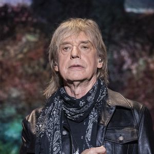 L'église de Villes-sur-Auzon est fermée car son état est jugé trop dangereux. La toiture, les vitraux et les façades intérieures nécessitent une rénovation urgente. 

Enregistrement de l'émission "Joyeux anniversaire Renaud" au Dôme de Paris, diffusée le 10 mai sur France 2

Exclusif © Cyril Moreau / Bestimage