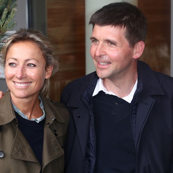 Thomas Sotto et Anne-Sophie Lapix apparaissent tous les deux blessés sur une photo, montrant leur soutien mutuel.

Anne-Sophie Lapix, Thomas Sotto au village des internationaux de France de tennis de Roland Garros 2019 à Paris.

© Cyril Moreau / Bestimage