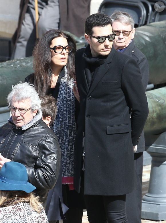 Passionné d’art contemporain, il a cofondé en 2013 une marque de pulls en cachemire avant de s’engager pleinement dans le groupe familial. 

Michel Boujenah, Françoise Bettencourt-Meyers et son fils Victor Meyers - Hommage national à Alain Decaux à l'Hôtel national des Invalides à Paris, le 4 avril 2016. © Cyril Moreau/Bestimage