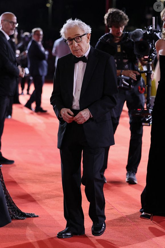 Valérie Lemercier, Woody Allen, Lou de Laage assistent à un tapis rouge pour le film "Coup De Chance" au 80ème Festival International du Film de Venise le 04 septembre 2023 à Venise, Italie. Photo par Marco Piovanotto/ABACAPRESS:COM