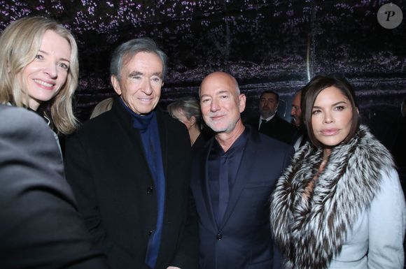 Delphine Arnault (Directrice générale de Dior), Bernard Arnault, Jeff Bezos et sa femme Lauren Sánchez - Défilé de Mode Christian Dior - Front Row, Collection Haute Couture Printemps/Été 2026, dans le cadre de la Fashion Week de Paris, France, le 26 Janvier 2026.

© Bertrand Rindoff / Bestimage
