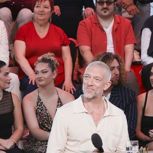 Exclusif - Anne-Elisabeth Lemoine, Vincent Cassel, David Cronenberg - Plateau de l'émission "C à vous" lors du 77ème Festival International du Film de Cannes le 21 mai 2024. © Jack Tribeca/Bestimage  No Web - Belgique et Suisse