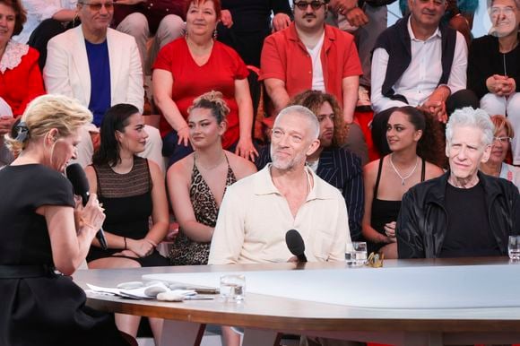 Exclusif - Anne-Elisabeth Lemoine, Vincent Cassel, David Cronenberg - Plateau de l'émission "C à vous" lors du 77ème Festival International du Film de Cannes le 21 mai 2024. © Jack Tribeca/Bestimage  No Web - Belgique et Suisse