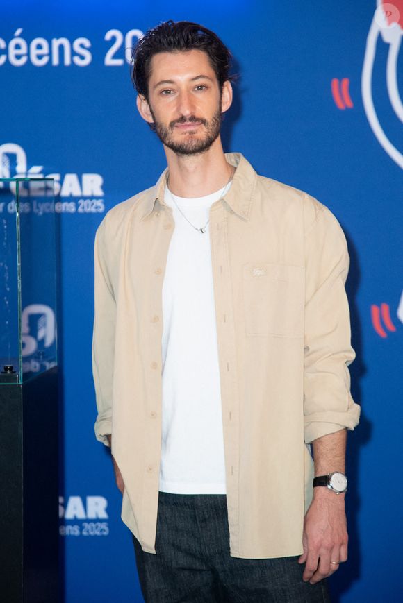 Agée de 44 ans, la soeur de Pierre Niney, Lucie, gagnerait en qualité d'architecte associé d'une agence, entre 1000 et 1300 euros par jour...

Pierre Niney lors de la cérémonie "Le Comte De Monte-Christo" César Des Lycéens 2025 à l'Université de La Sorbonne à Paris, France, le 26 mars 2025. Photo par Aurore Marechal/Abaca
