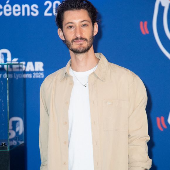 Agée de 44 ans, la soeur de Pierre Niney, Lucie, gagnerait en qualité d'architecte associé d'une agence, entre 1000 et 1300 euros par jour...

Pierre Niney lors de la cérémonie "Le Comte De Monte-Christo" César Des Lycéens 2025 à l'Université de La Sorbonne à Paris, France, le 26 mars 2025. Photo par Aurore Marechal/Abaca