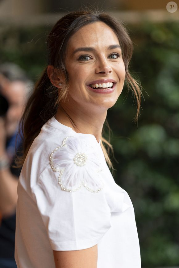 Par l'intermédiaire d'une story Instagram

Marine Lorphelin (Miss France 2013) au Village lors des Internationaux de France de Tennis de Roland Garros 2025 le 3 juin 2025 à Paris.  Moreau / Jacovides / Bestimage